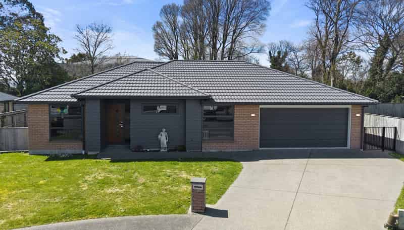 5 Angus Place, Carterton