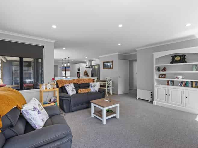 5 Angus Place, Carterton