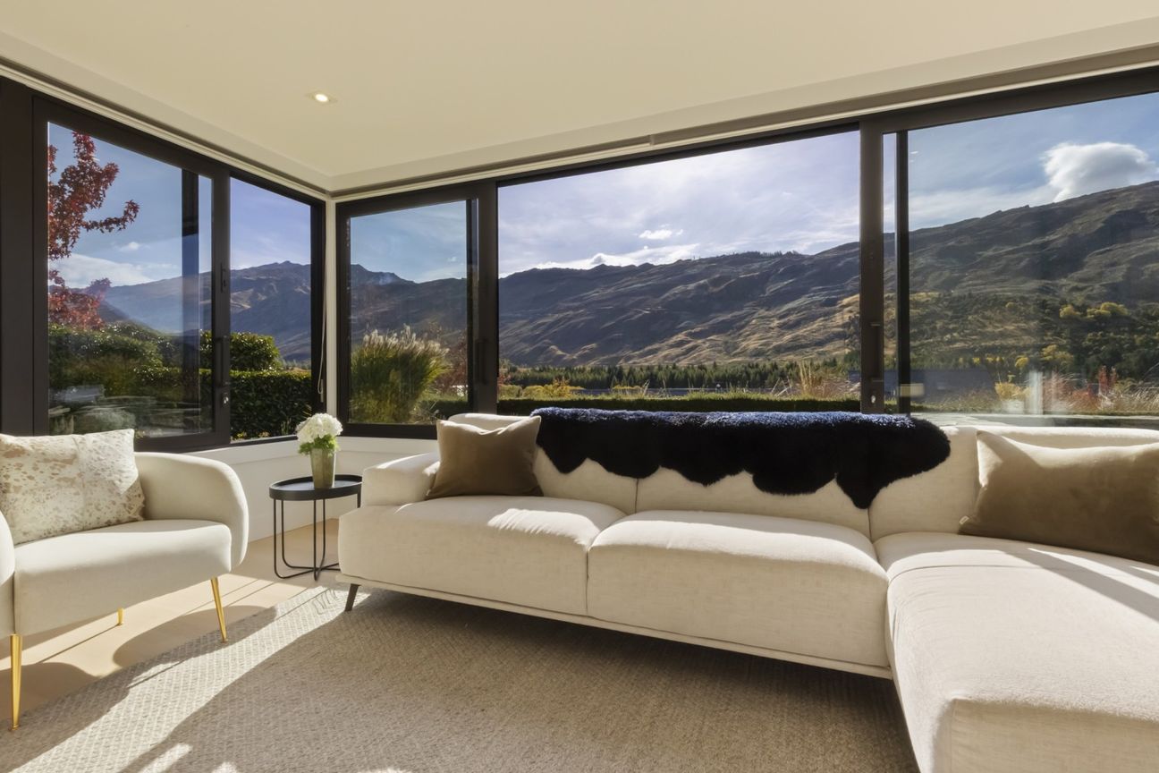 SINGLE LEVEL LIVING WITH ELEVATED VIEWS - Fler