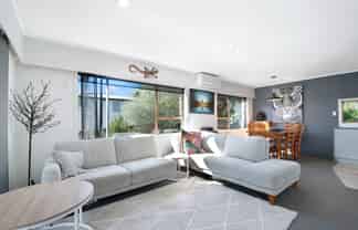 2/3 Cezanne Place, New Lynn