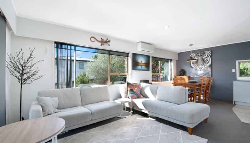 2/3 Cezanne Place, New Lynn