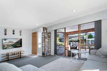 2/3 Cezanne Place, New Lynn