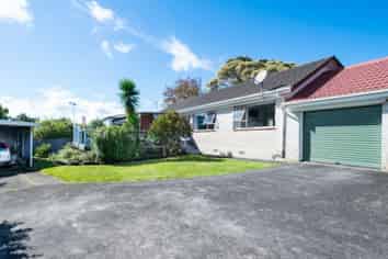 2/3 Cezanne Place, New Lynn