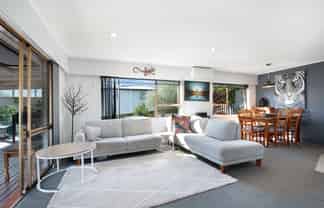 2/3 Cezanne Place, New Lynn