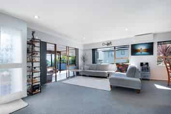 2/3 Cezanne Place, New Lynn