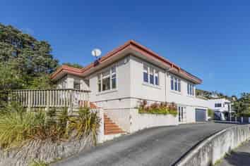 8 Kiriwai Road, Paremata