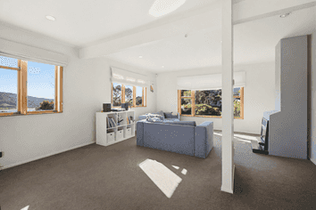 8 Kiriwai Road, Paremata