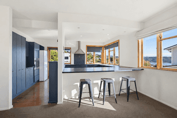 8 Kiriwai Road, Paremata