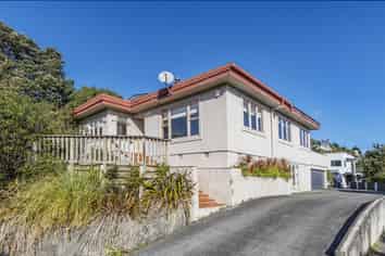 8 Kiriwai Road, Paremata