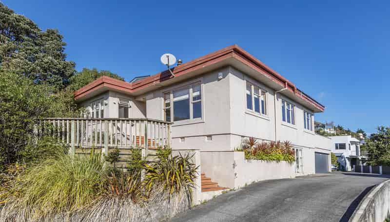8 Kiriwai Road, Paremata