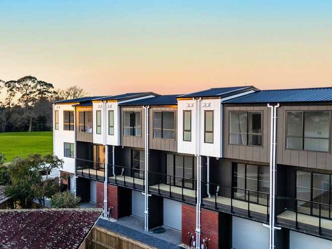 6 & 7/32 Tiraumea Drive, Pakuranga