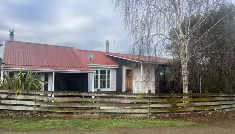 103 Waikawa Beach Road, Levin