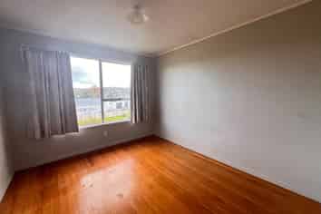 19 Helleur Road, Massey