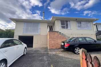 19 Helleur Road, Massey