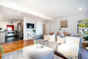 142 Severn Street, Island Bay