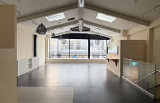 High Street office or showroom opportunity