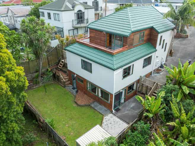 2/14 White Swan Road, Mount Roskill