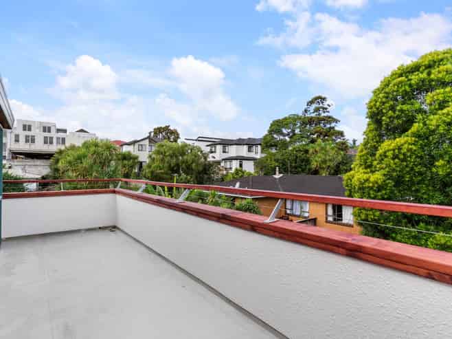 2/14 White Swan Road, Mount Roskill