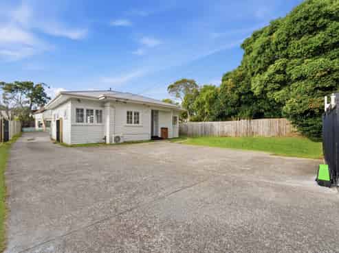 13 Memorial Avenue, Mount Roskill