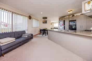 15 Tilberg Street, Mangere
