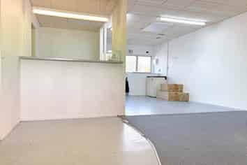 130M³ RETAIL/OFFICE FOR LEASE
