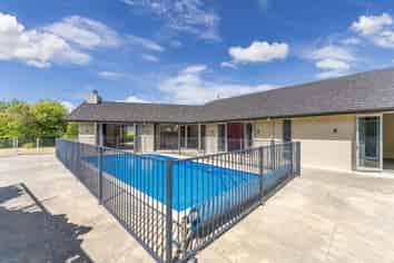 5 Cameron Drive, Acacia Bay