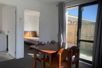 1/107 Knighton Road, Hillcrest