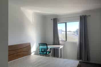 1/107 Knighton Road, Hillcrest