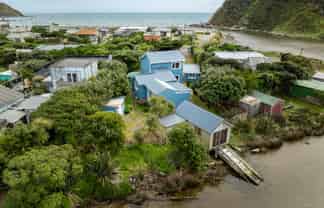 6 Estuary Street, Makara