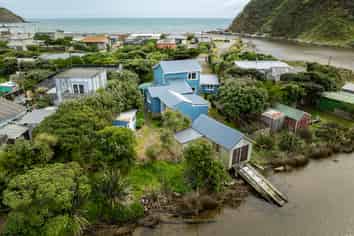 6 Estuary Street, Makara