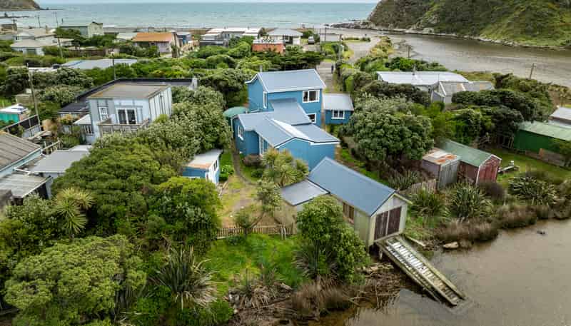 6 Estuary Street, Makara