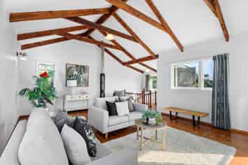 6 Estuary Street, Makara
