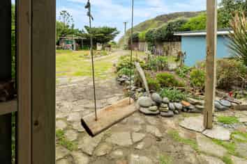 6 Estuary Street, Makara
