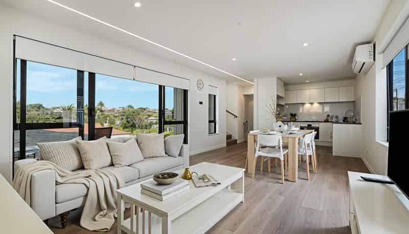 2/49 Northboro Road, Belmont