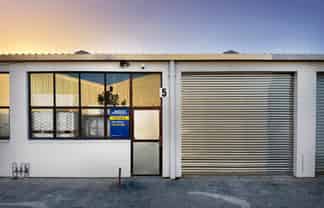 TIDY WAREHOUSE ON KEELING ROAD
