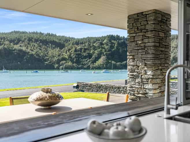 209 Beach Road, Whangamata