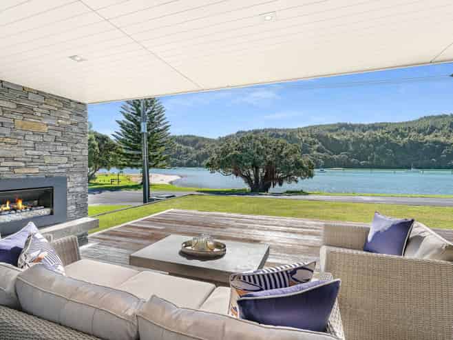 209 Beach Road, Whangamata