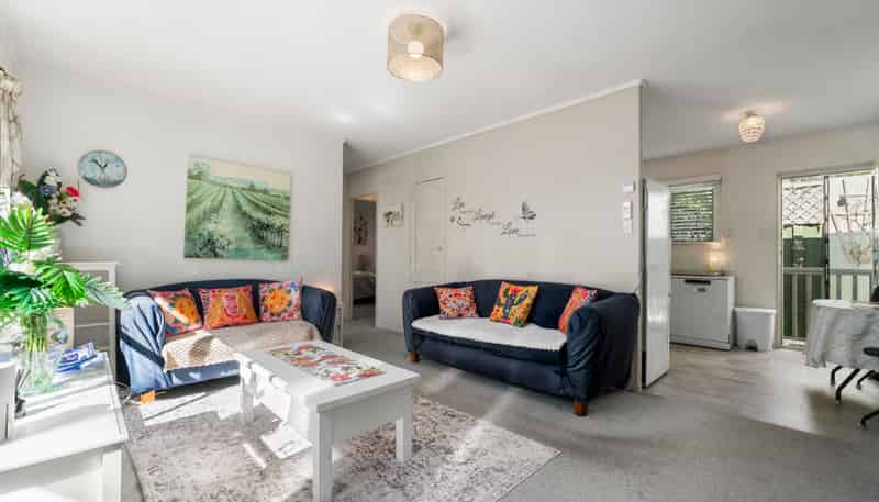 2/54 Finch Street, Western Springs