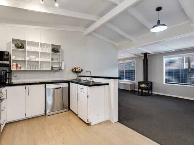 132 Brightside Road, Stanmore Bay