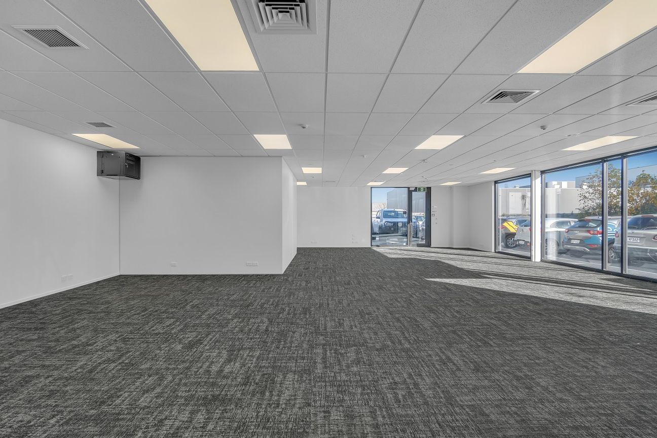 Ground Floor Presence with Profile - Altro
