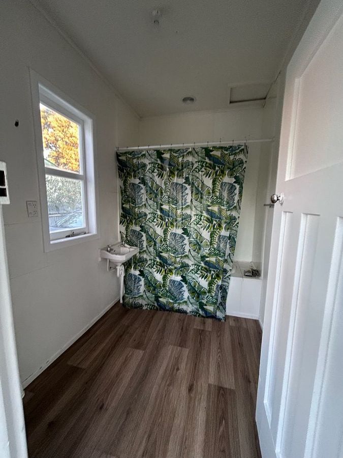 Fully renovated - Large, Fully Fenced Section – pohled 5