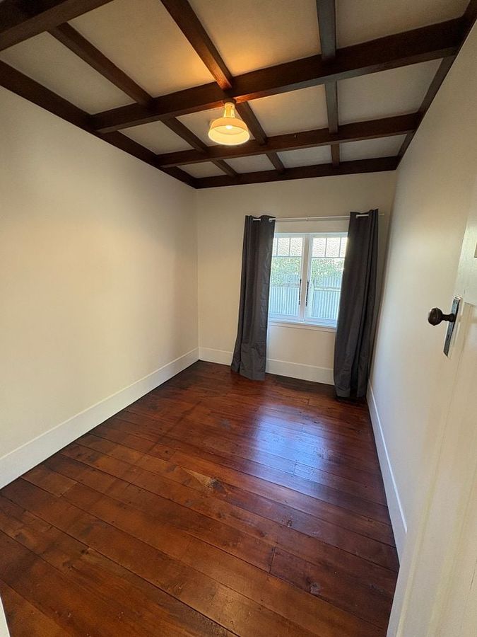 Fully renovated - Large, Fully Fenced Section – další