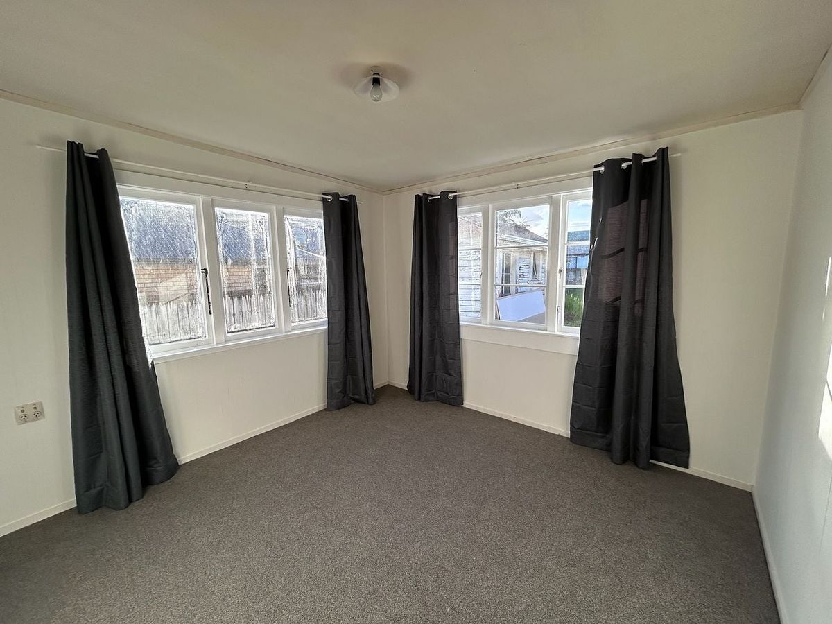 Fully renovated - Large, Fully Fenced Section – pohled 2