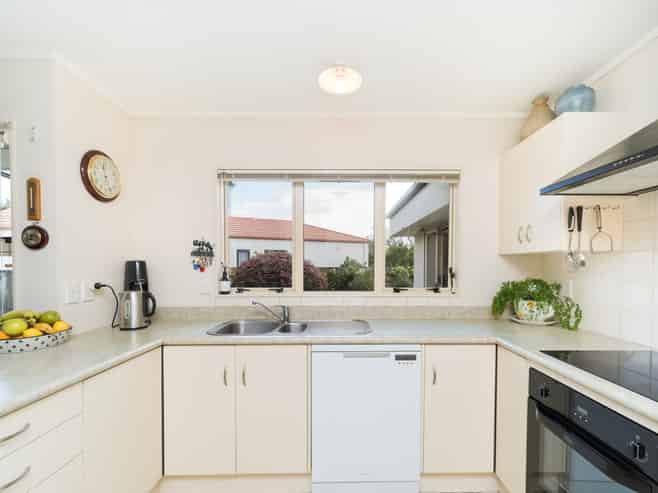18 Dalfield Place, Highbury
