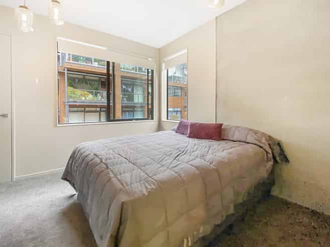 2/26 Glenmore Street, Thorndon