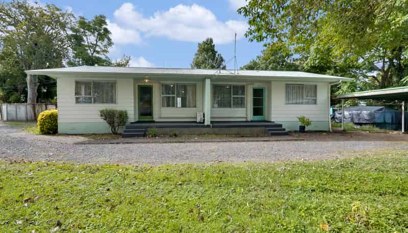 22A & B Barrie Crescent, Silverdale