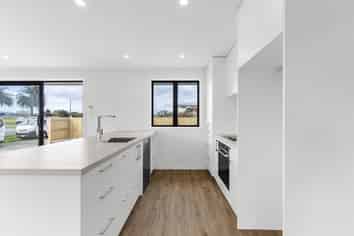 444 Tremaine Avenue, Takaro