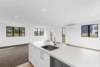 444 Tremaine Avenue, Takaro