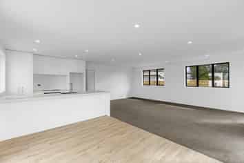 444 Tremaine Avenue, Takaro