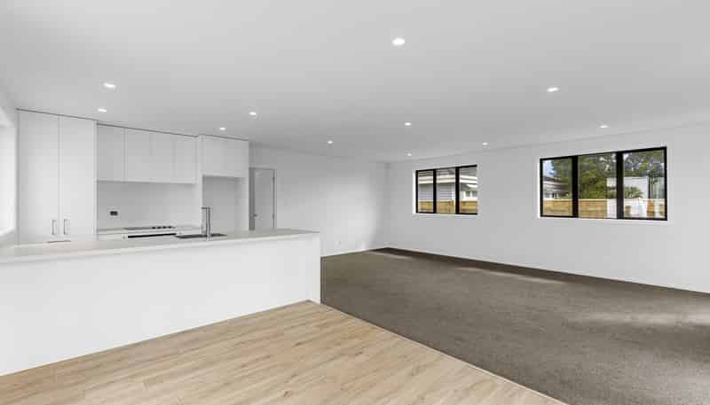 444 Tremaine Avenue, Takaro